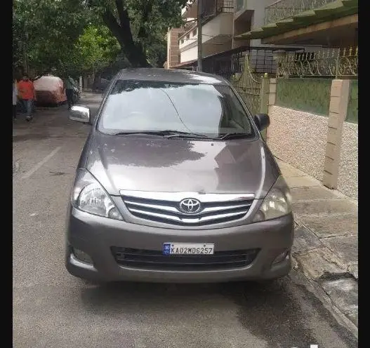 Toyota Innova 2.5 E 7 STR 2009