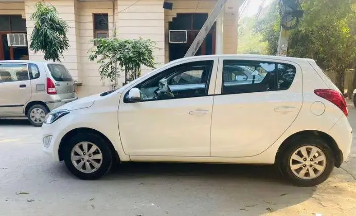 Hyundai i20 SPORTZ 1.2 BS IV 2014