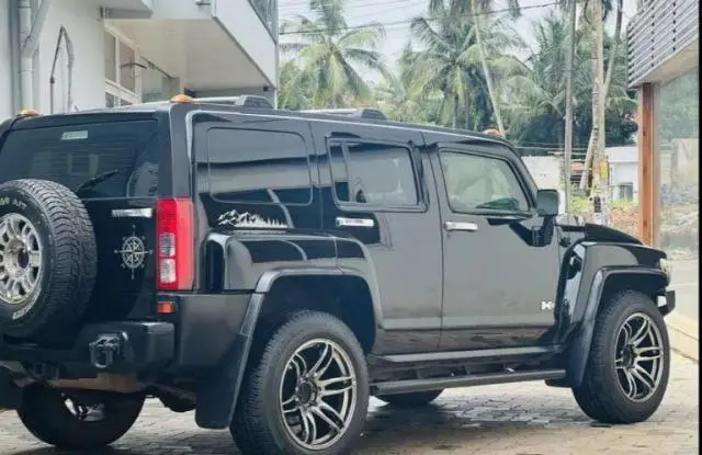 Hummer H3 BASE 2011