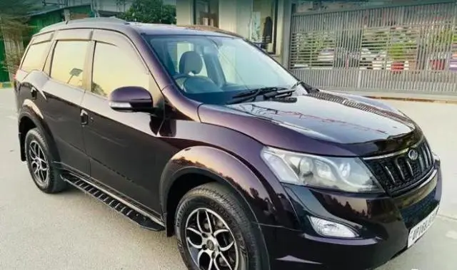 Mahindra XUV500 W6 AT 2016
