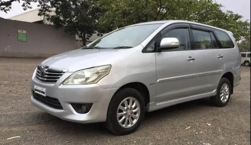 Toyota Innova 2.5 GX 7 STR BS III 2012