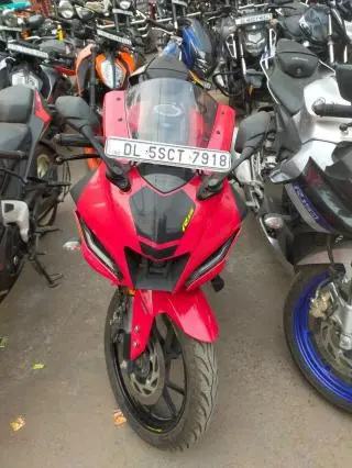 Yamaha YZF-R15 V4 Metallic Red 2022