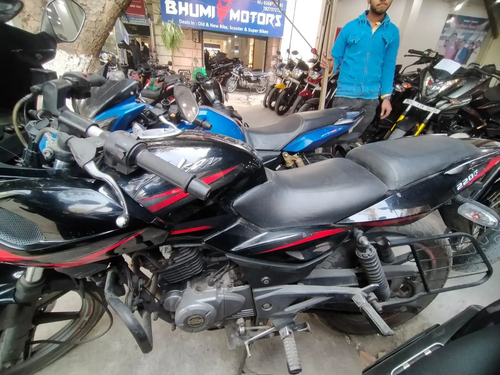Bajaj Pulsar 220F 2017