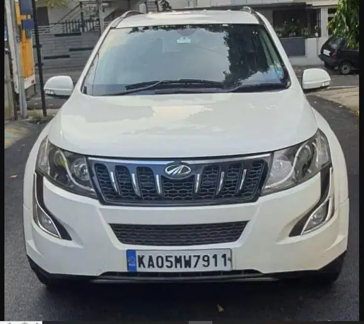 Mahindra XUV500 W6 4X2 2018