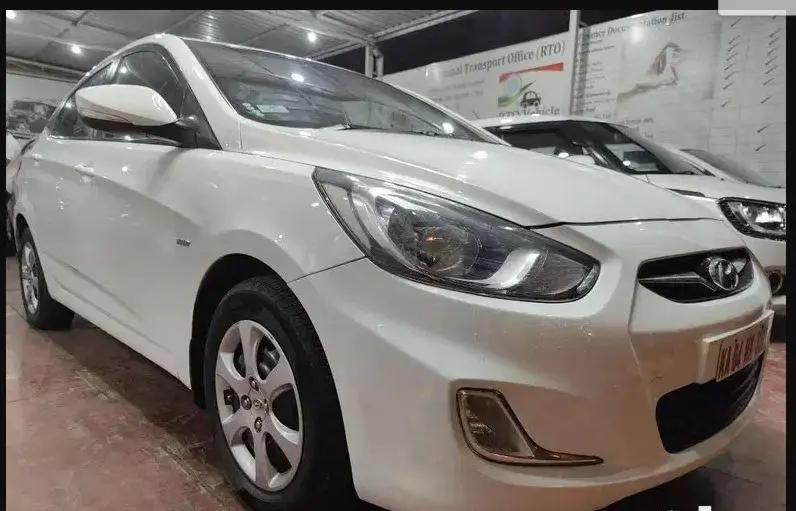 Hyundai Verna Fluidic 1.6 VTVT 2012