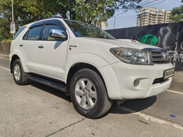 Toyota Fortuner 3.0 4x2 MT 2011