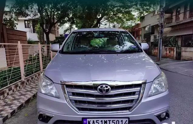 Toyota Innova 2.5 V 7 STR 2013