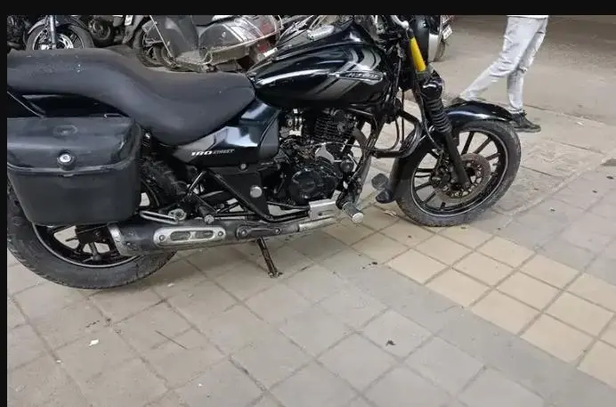 Bajaj Avenger Street 180 2018