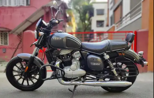 Yezdi Roadster Dark Smoke Grey 2022