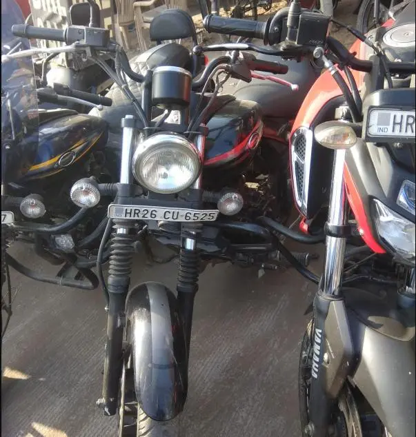 Bajaj Avenger Street 220 2016