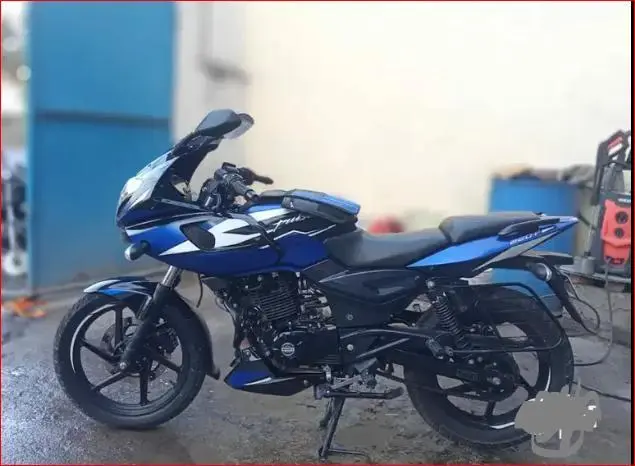 Bajaj Pulsar 220F ABS FI BS6 2021