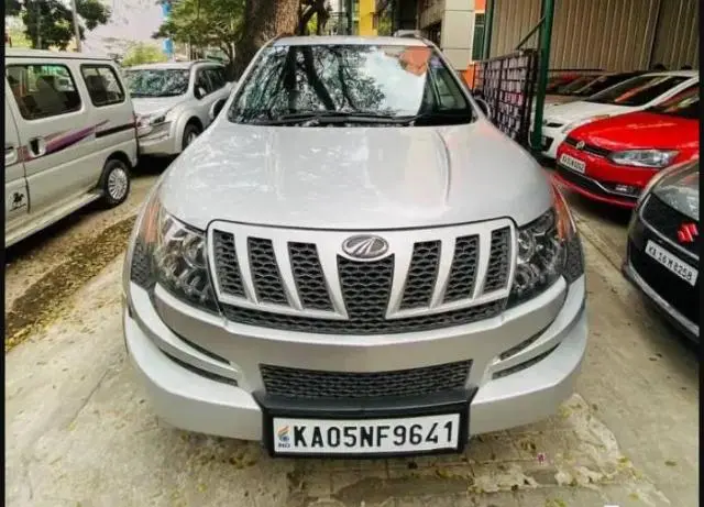 Mahindra XUV500 W8 2WD 2013