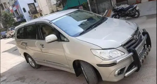 Toyota Innova 2.5 V 8 STR 2013