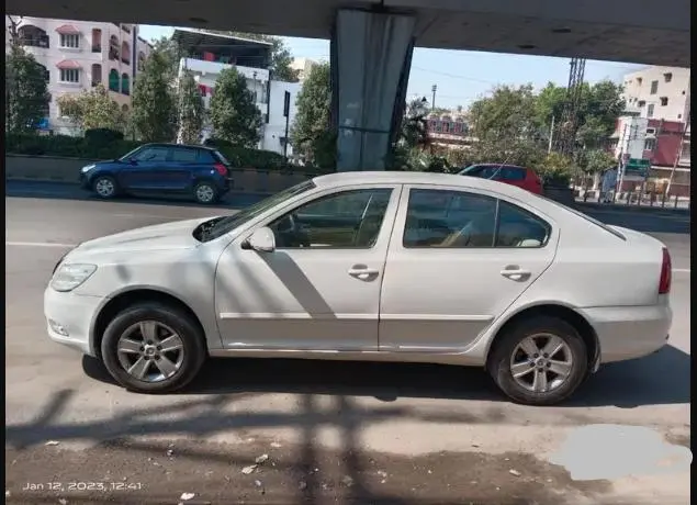 Skoda Laura Ambition 2.0 TDI CR MT 2012