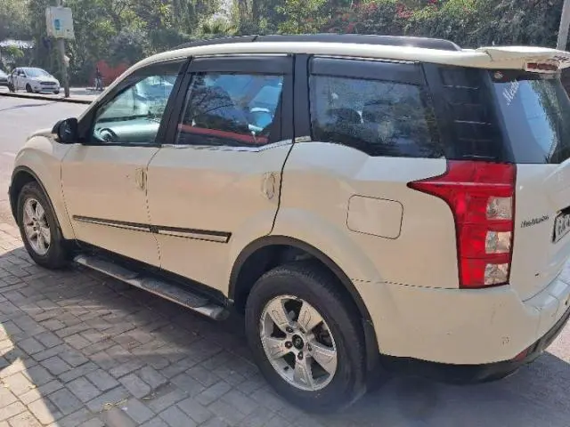 Mahindra XUV500 W6 2015