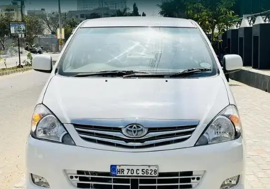 Toyota Innova 2.5 G 7 STR BS IV 2010
