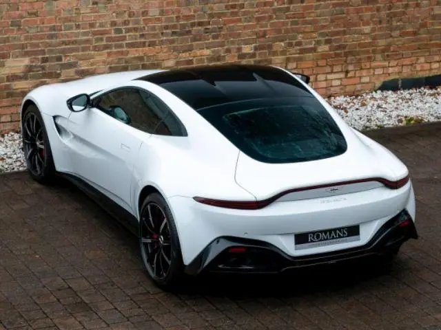 Aston Martin V8 Vantage Roadster 2012