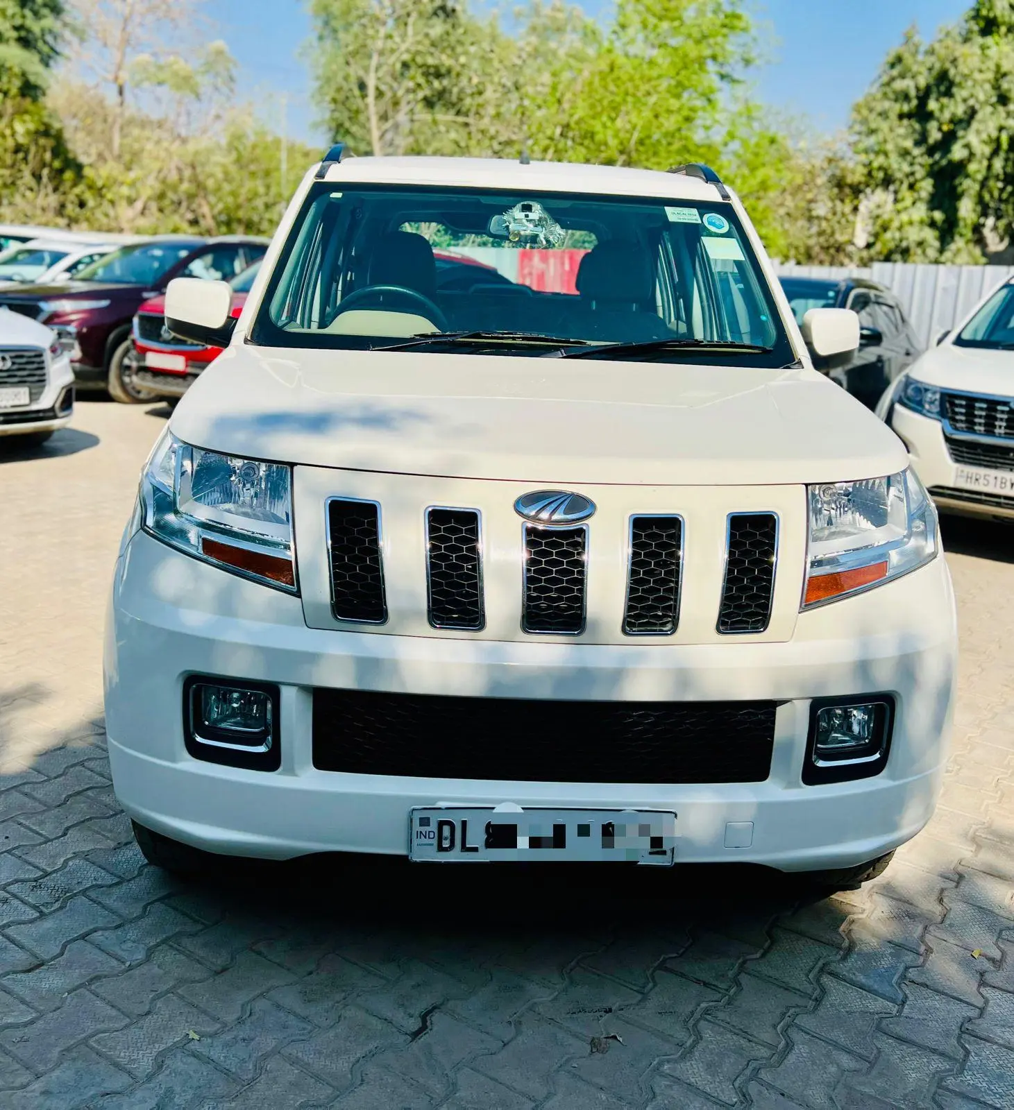 Mahindra TUV300 T8 2015