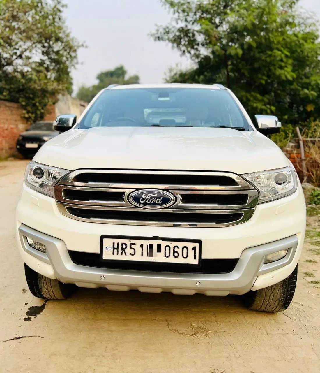 Ford Endeavour Titanium 2.2 4x2 AT 2016