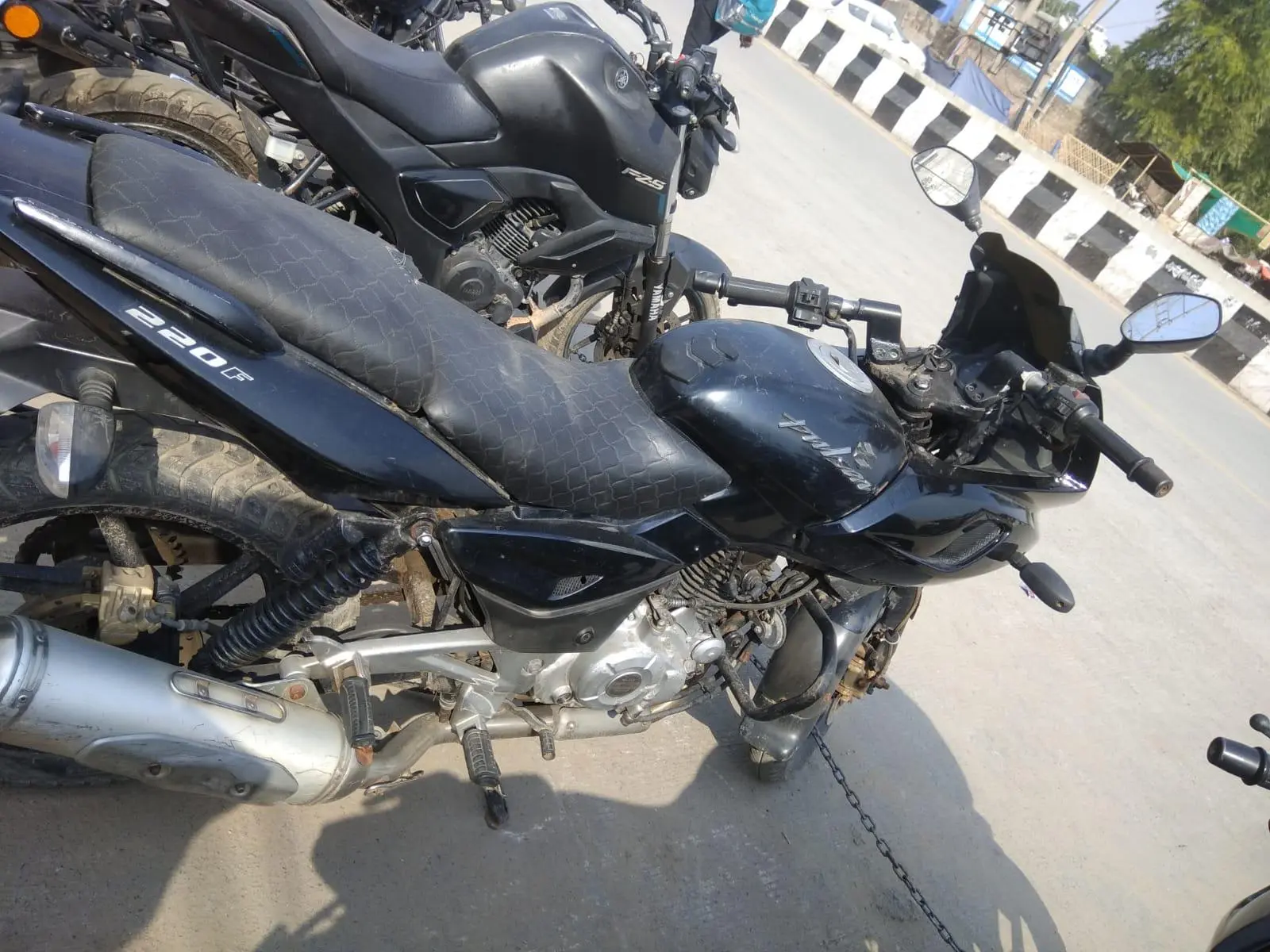Bajaj Pulsar 220F 2011