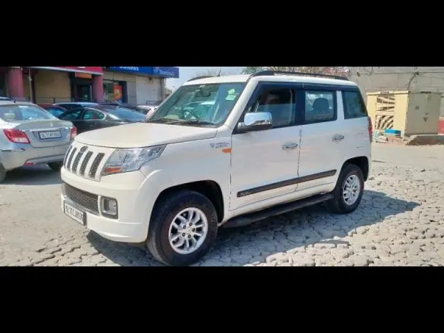 Mahindra TUV300 T8 AMT 2017