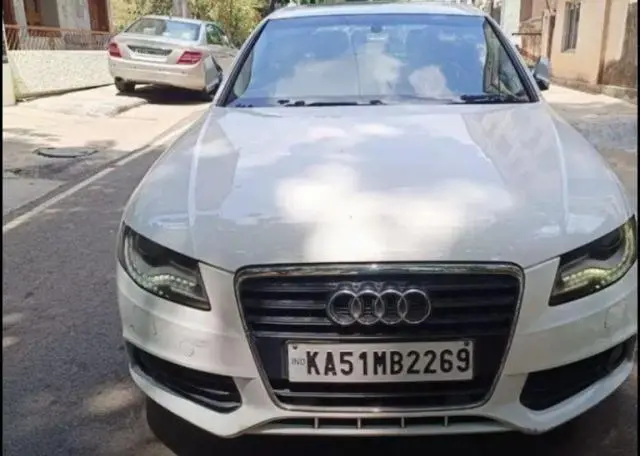Audi A4 2.0 TDI premium 2011
