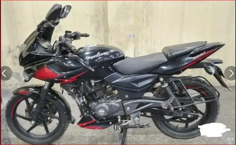 Bajaj Pulsar 220cc 2019