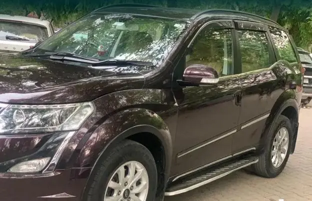 Mahindra XUV500 W9 2018