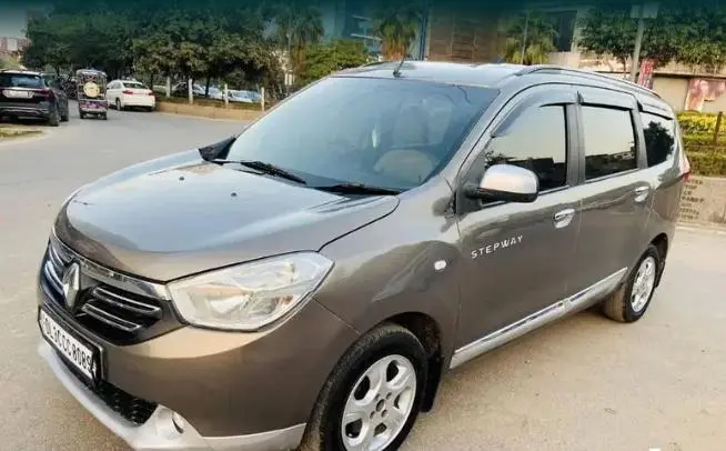 Renault Lodgy 110 PS RXZ 7 STR 2015