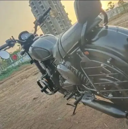 Yezdi Roadster Chrome Gallant Grey 2022