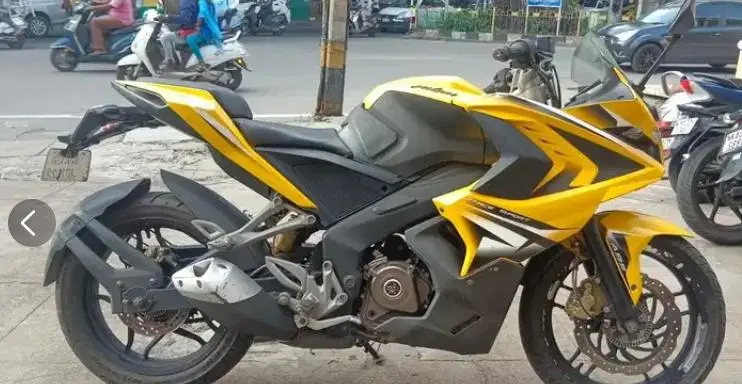Bajaj Pulsar RS200 ABS 2015
