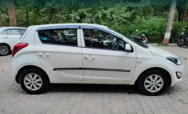Hyundai i20 SPORTZ 1.2 BS IV 2012