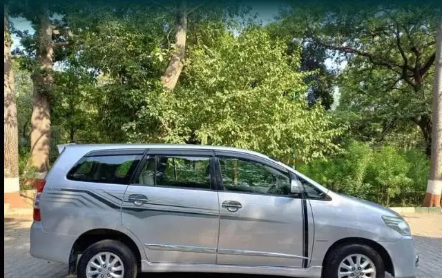 Toyota Innova 2.5 V 7 STR 2014