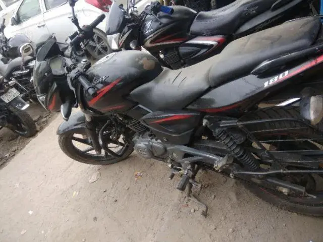Bajaj Pulsar 180cc 2017