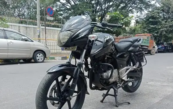 Bajaj Pulsar 180cc 2015