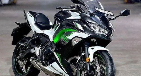 Kawasaki Ninja 650 STD 2022