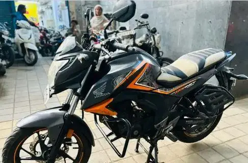 Honda CB Hornet 160R CBS 2018