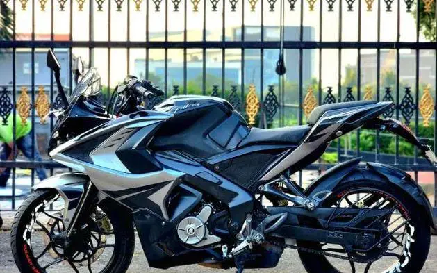 Bajaj Pulsar RS200 2017