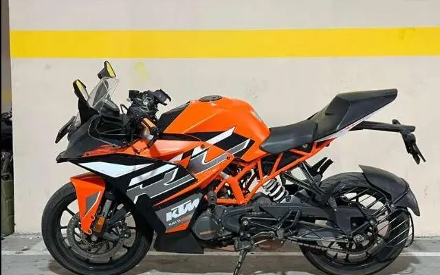 KTM RC 200 2021