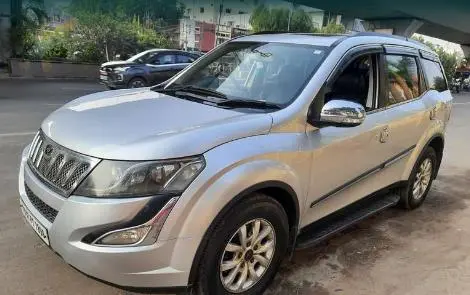Mahindra XUV500 W10 2017