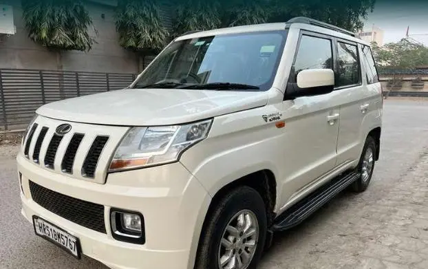 Mahindra TUV300 T8 AMT 2017