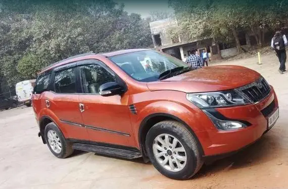 Mahindra XUV500 W10 2017