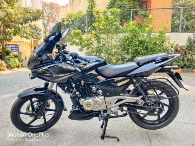 Bajaj Pulsar 220cc 2016