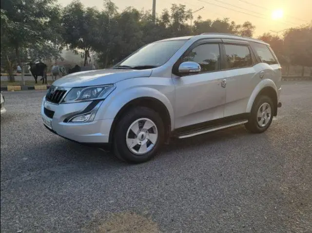 Mahindra XUV500 W6 2016