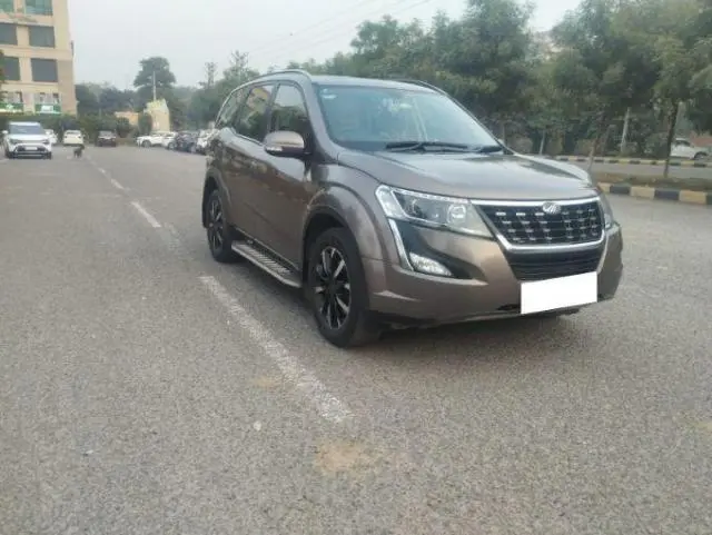 Mahindra XUV500 W11 AT 2018