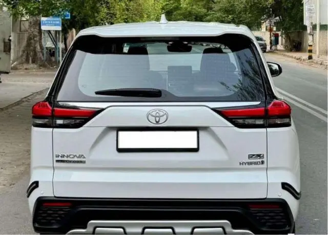 Toyota Innova Hycross ZX Hybrid 7 STR 2024