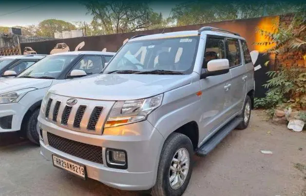 Mahindra TUV300 T8 2016