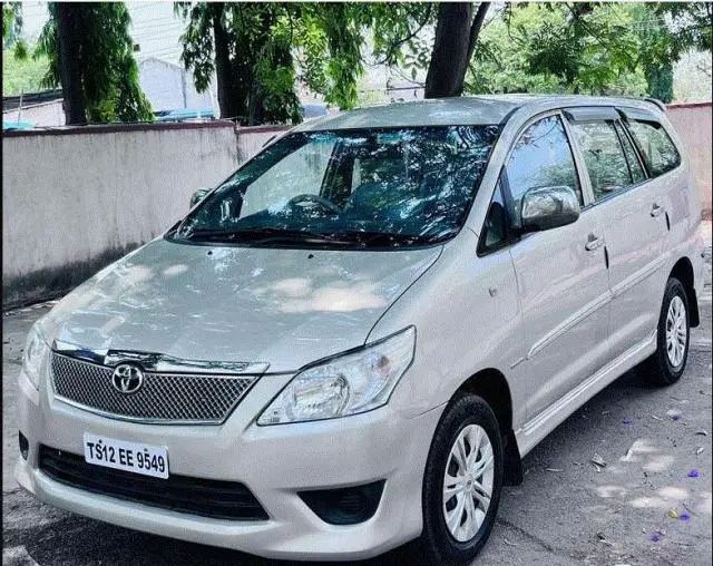 Toyota Innova 2.5 G 8 STR BS III 2012