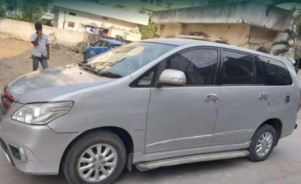 Toyota Innova 2.5 E PS 7 STR BS III 2014