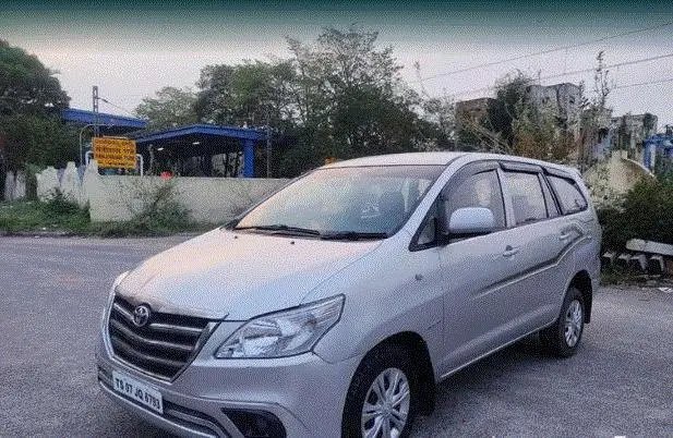 Toyota Innova 2.5 G 8 STR BS III 2013